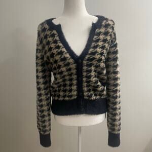 Truth by Republic Fuzzy Houndstooth Cardigan Cropped Button Front — Size L